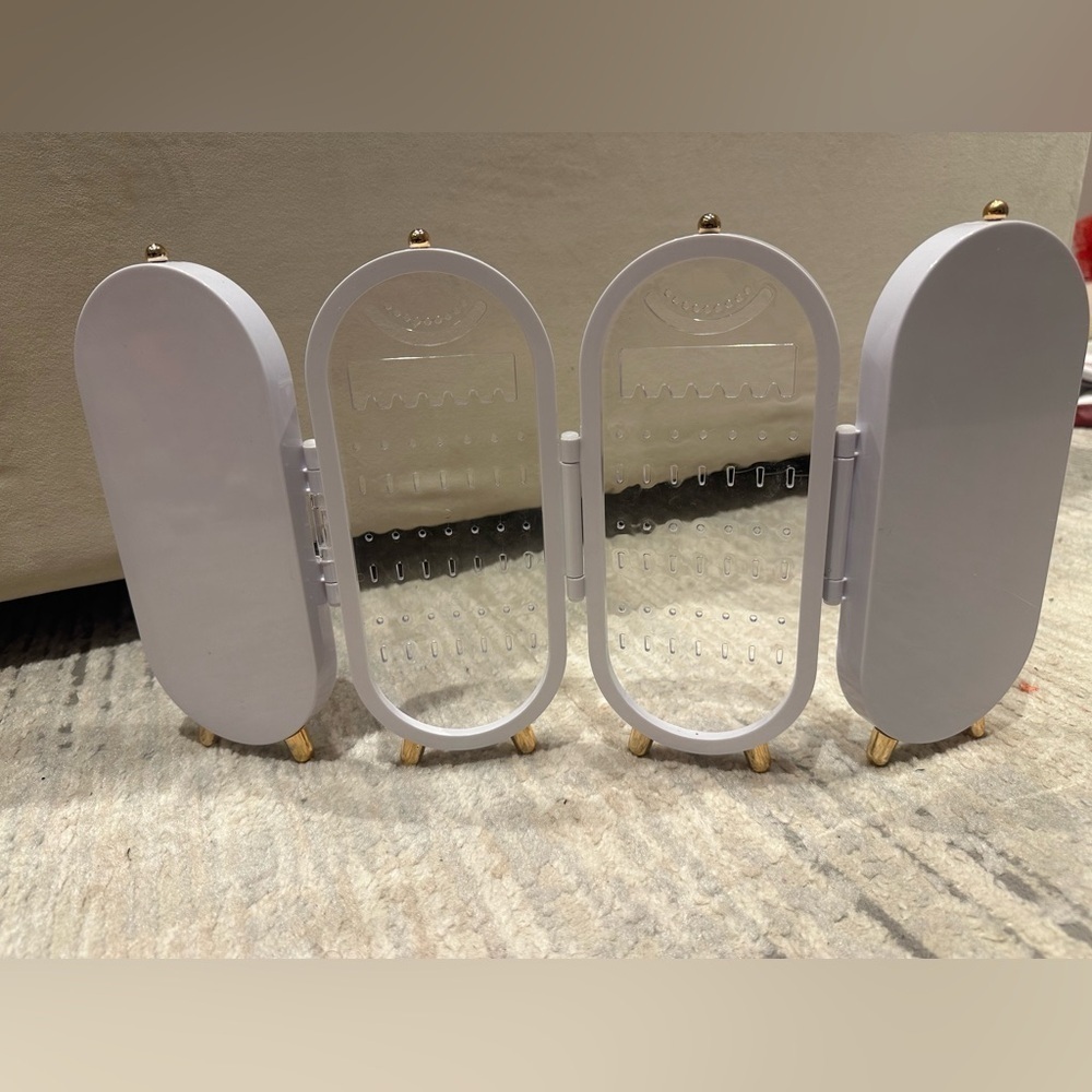 Foldable jewlery holder